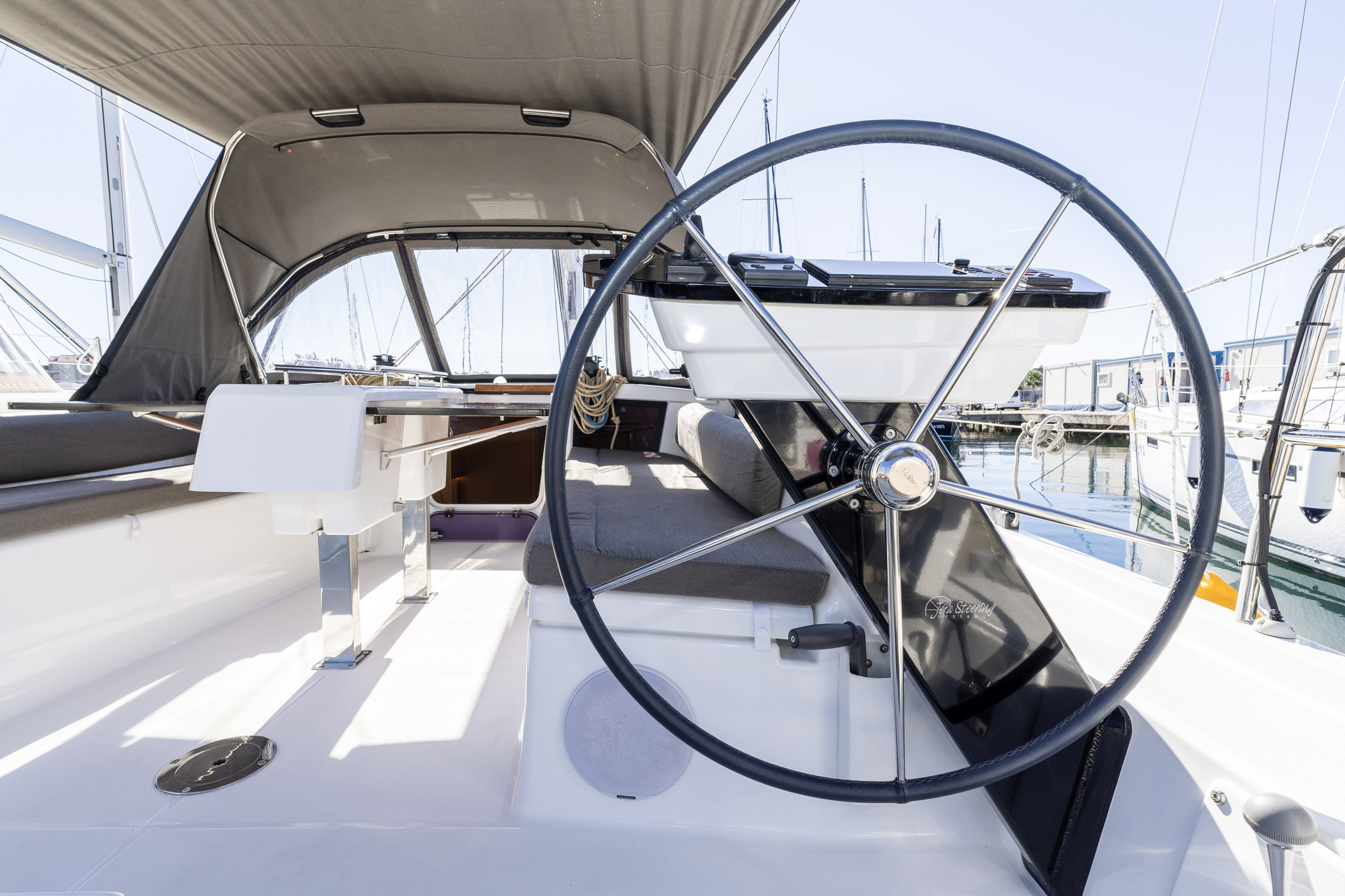 Photo #6 - Dufour 37 - 3 cab. (Nessie) in Trogir - 39648