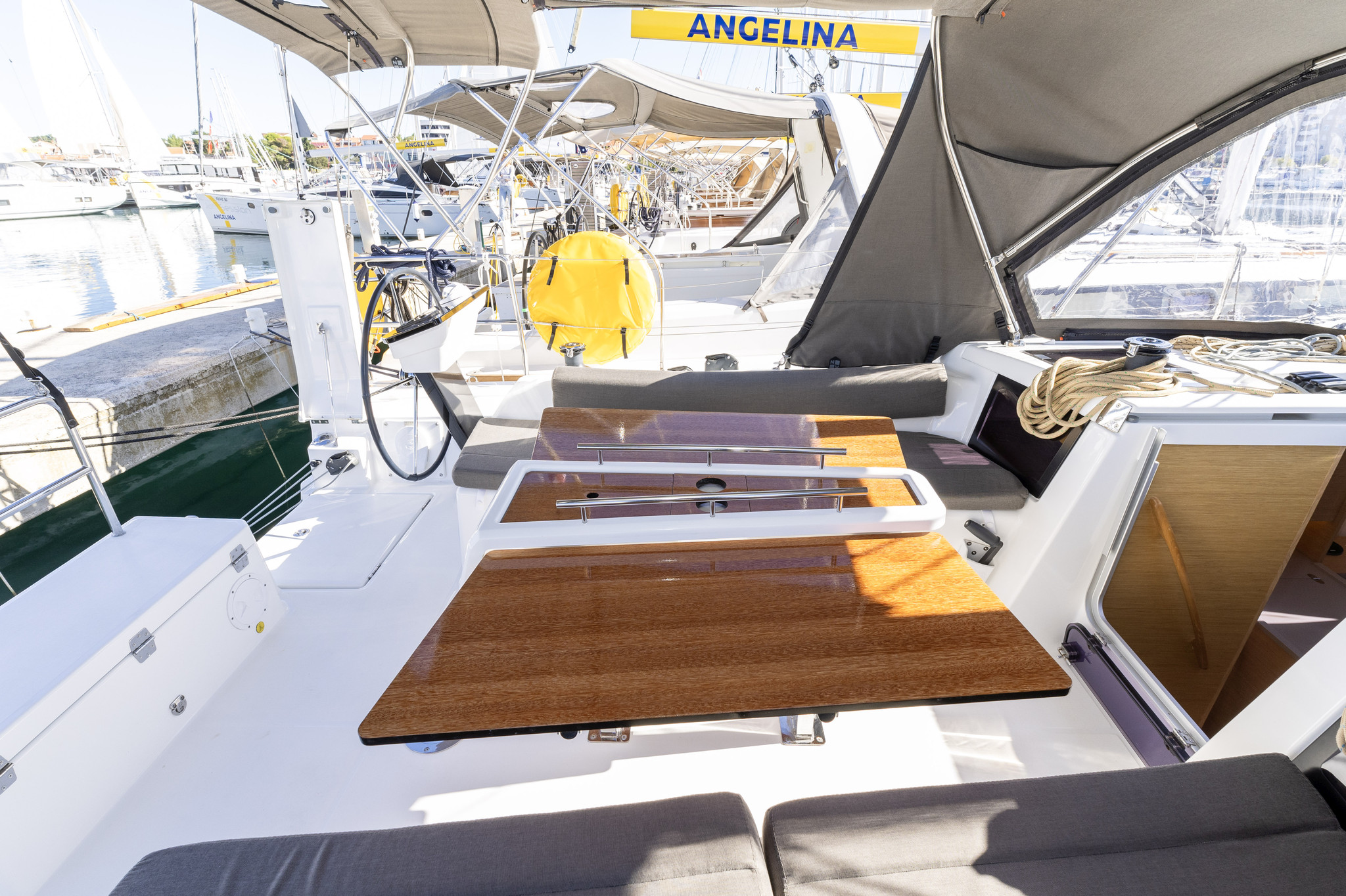 Photo #8 - Dufour 37 - 3 cab. (Nessie) in Trogir - 39648