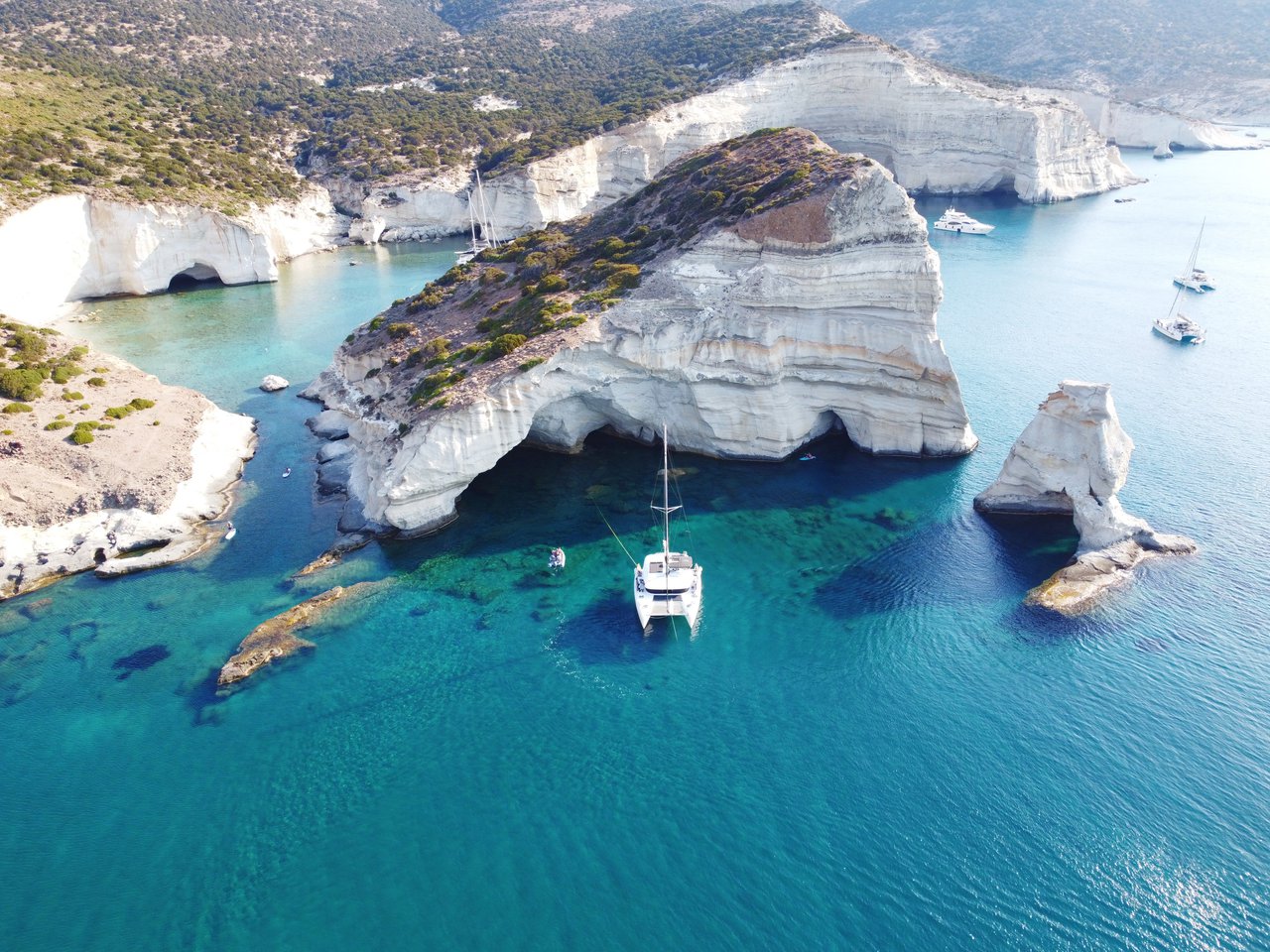 Photo #2 - Lagoon 42 - 4 + 2 cab. (Aktaia) in Mykonos - 39685
