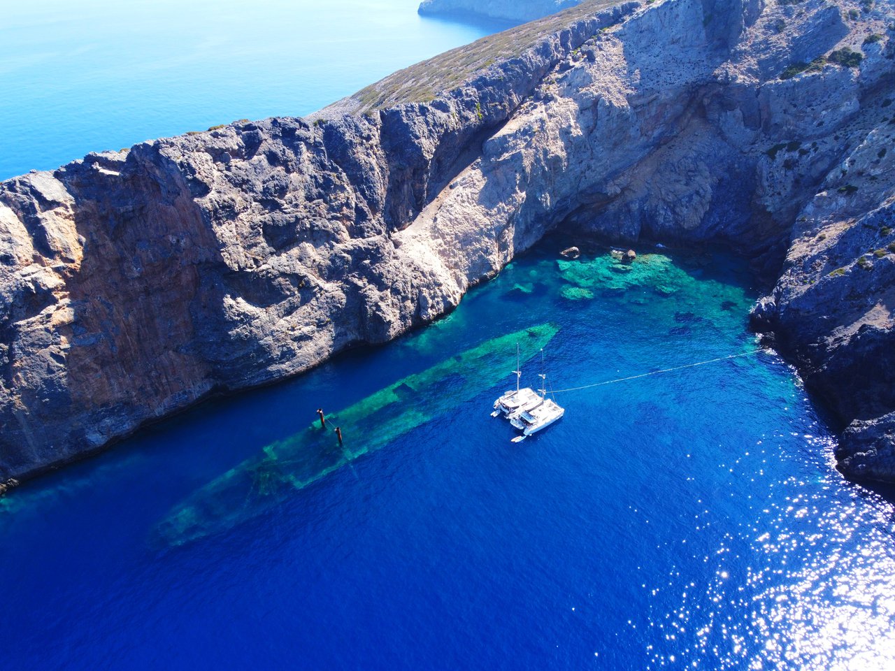 Photo #3 - Lagoon 42 - 4 + 2 cab. (Aktaia) in Mykonos - 39685