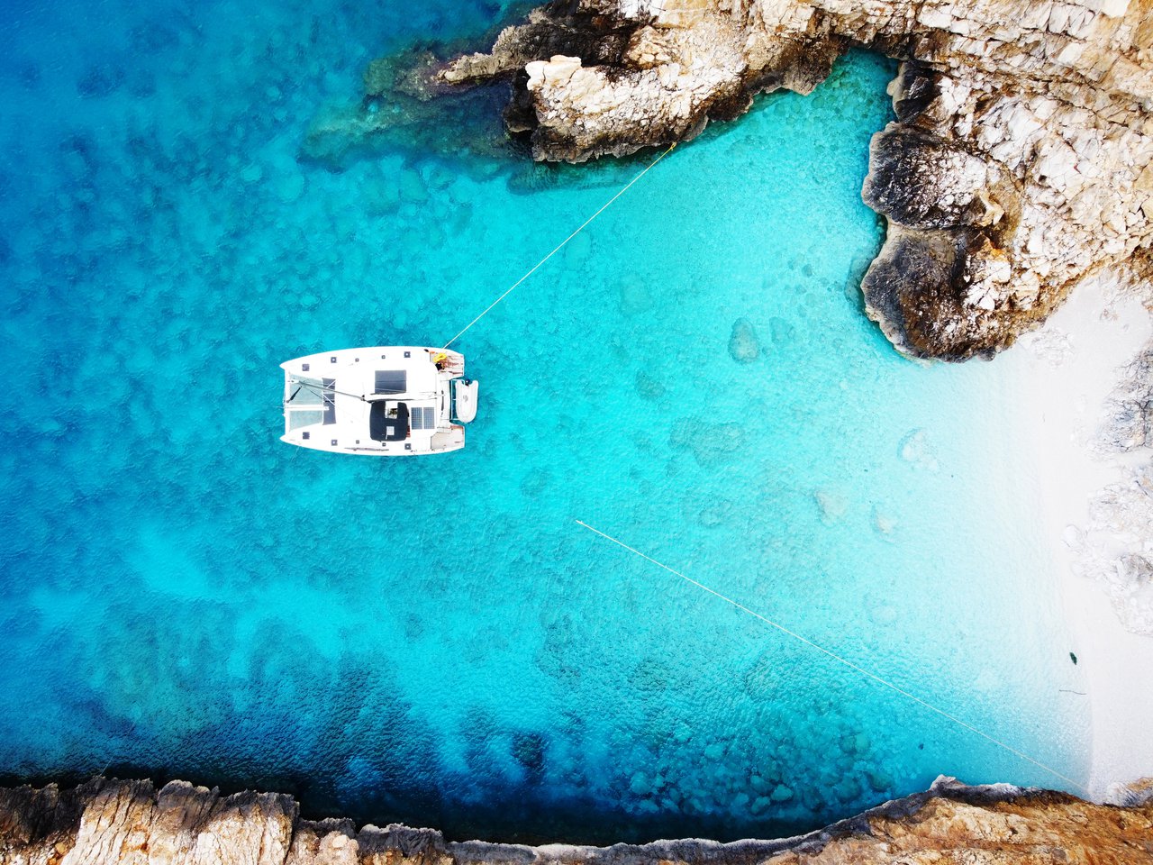 Photo #4 - Lagoon 42 - 4 + 2 cab. (Aktaia) in Mykonos - 39685