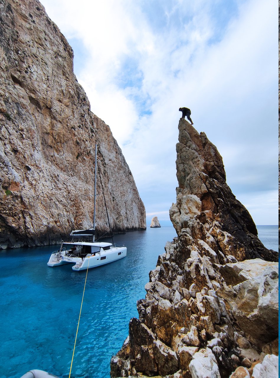 Photo #6 - Lagoon 42 - 4 + 2 cab. (Aktaia) in Mykonos - 39685