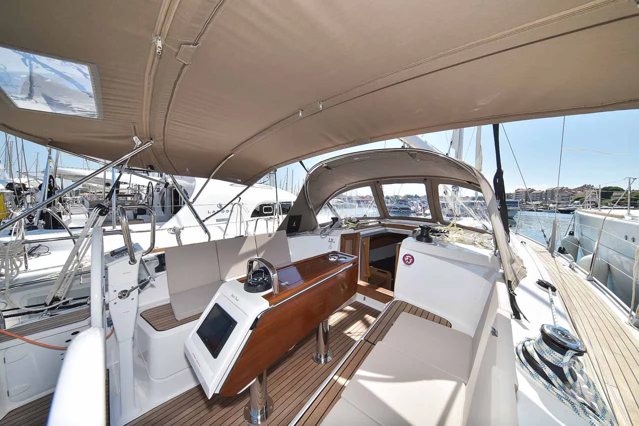 Bavaria Cruiser 37 - 2 cab. (White Pearl)  - 11