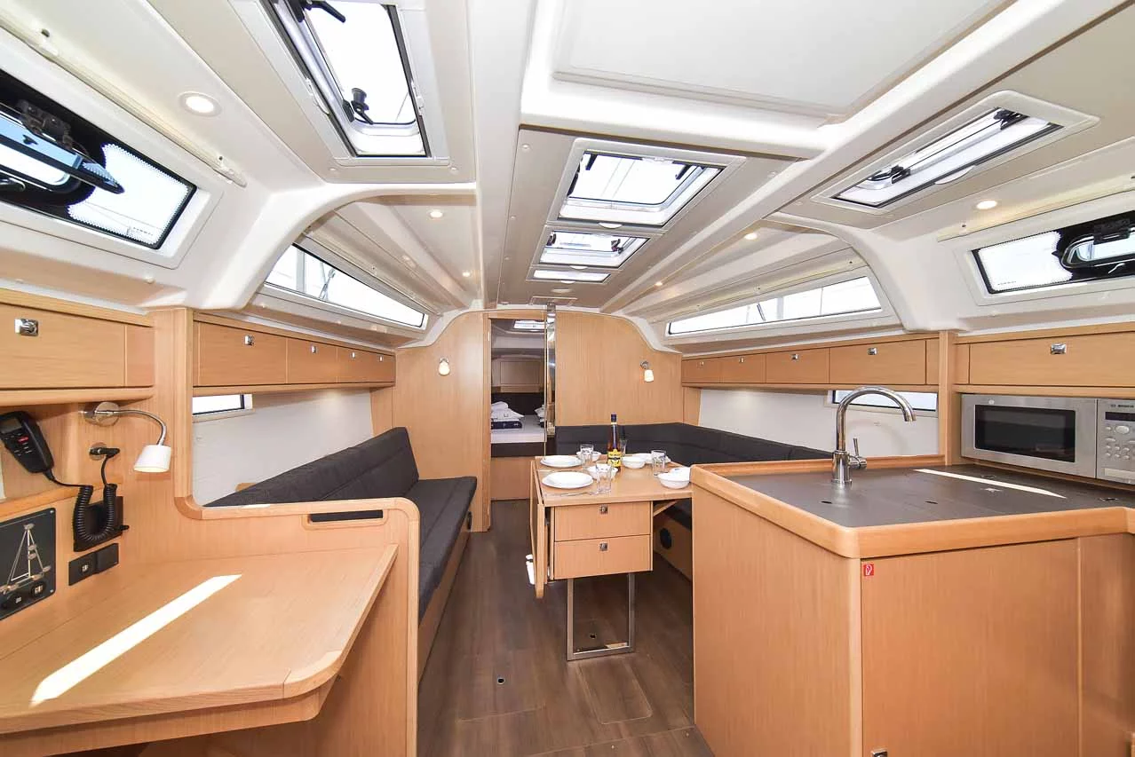 Bavaria Cruiser 37 - 2 cab. (White Pearl)  - 14