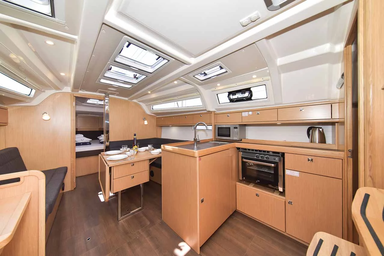 Bavaria Cruiser 37 - 2 cab. (White Pearl)  - 15