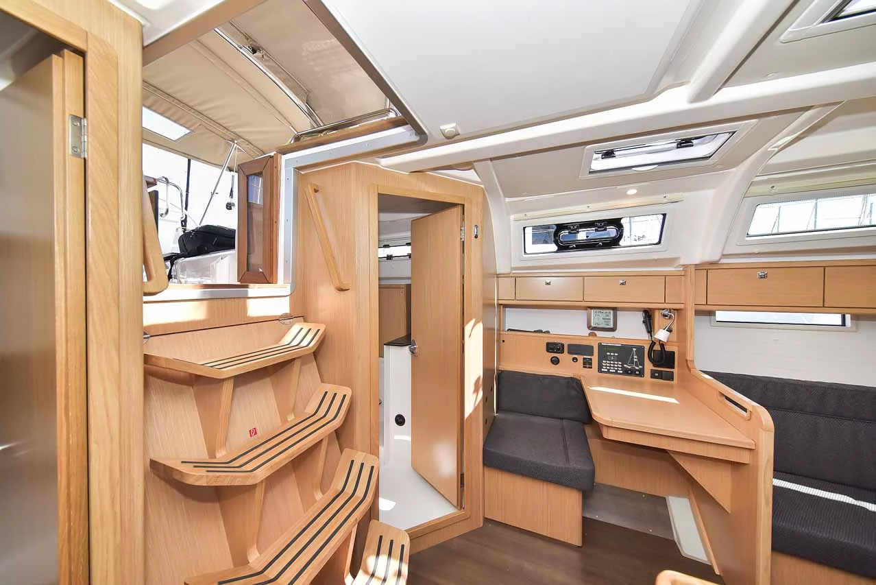 Bavaria Cruiser 37 - 2 cab. (White Pearl)  - 16