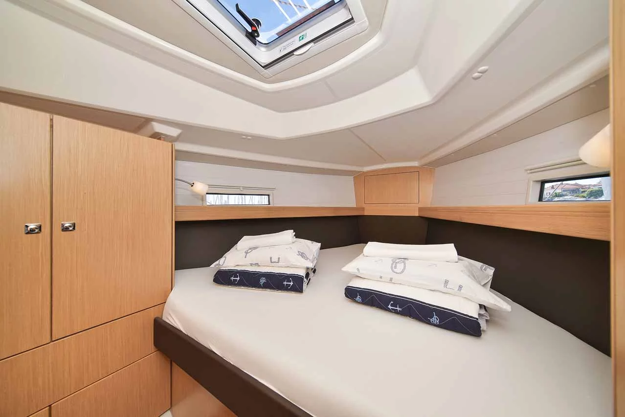 Bavaria Cruiser 37 - 2 cab. (White Pearl)  - 21