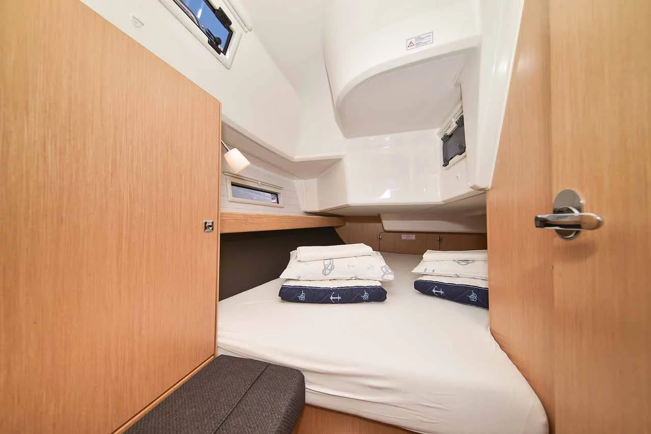Bavaria Cruiser 37 - 2 cab. (White Pearl)  - 22