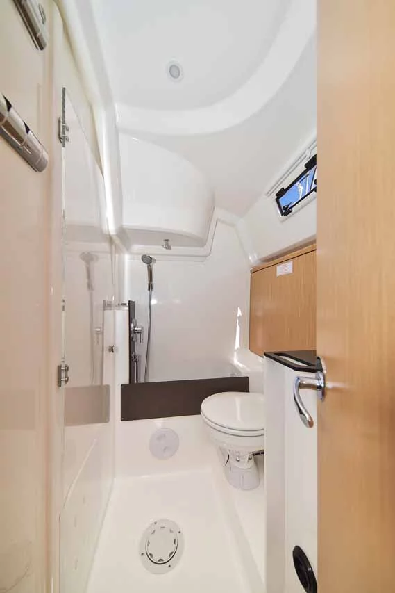Bavaria Cruiser 37 - 2 cab. (White Pearl)  - 23