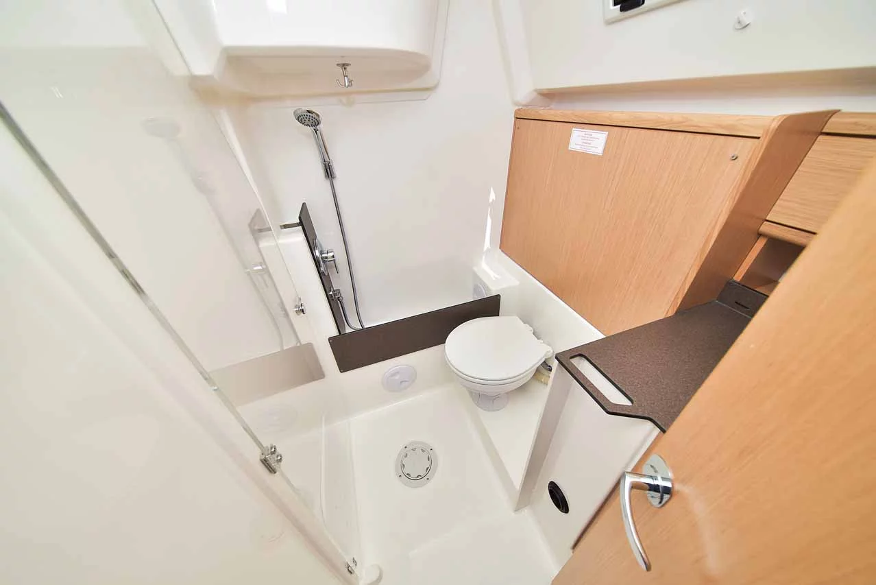 Bavaria Cruiser 37 - 2 cab. (White Pearl)  - 24