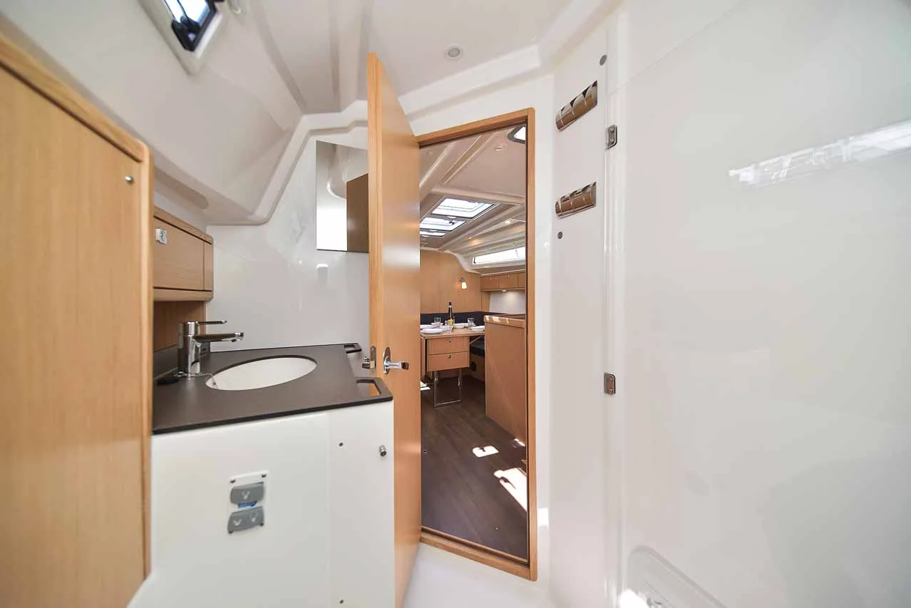 Bavaria Cruiser 37 - 2 cab. (White Pearl)  - 25