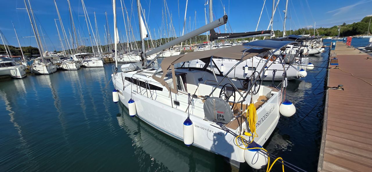 Photo #4 - Sun Odyssey 380 (Princess Anja) en Pula - 39777