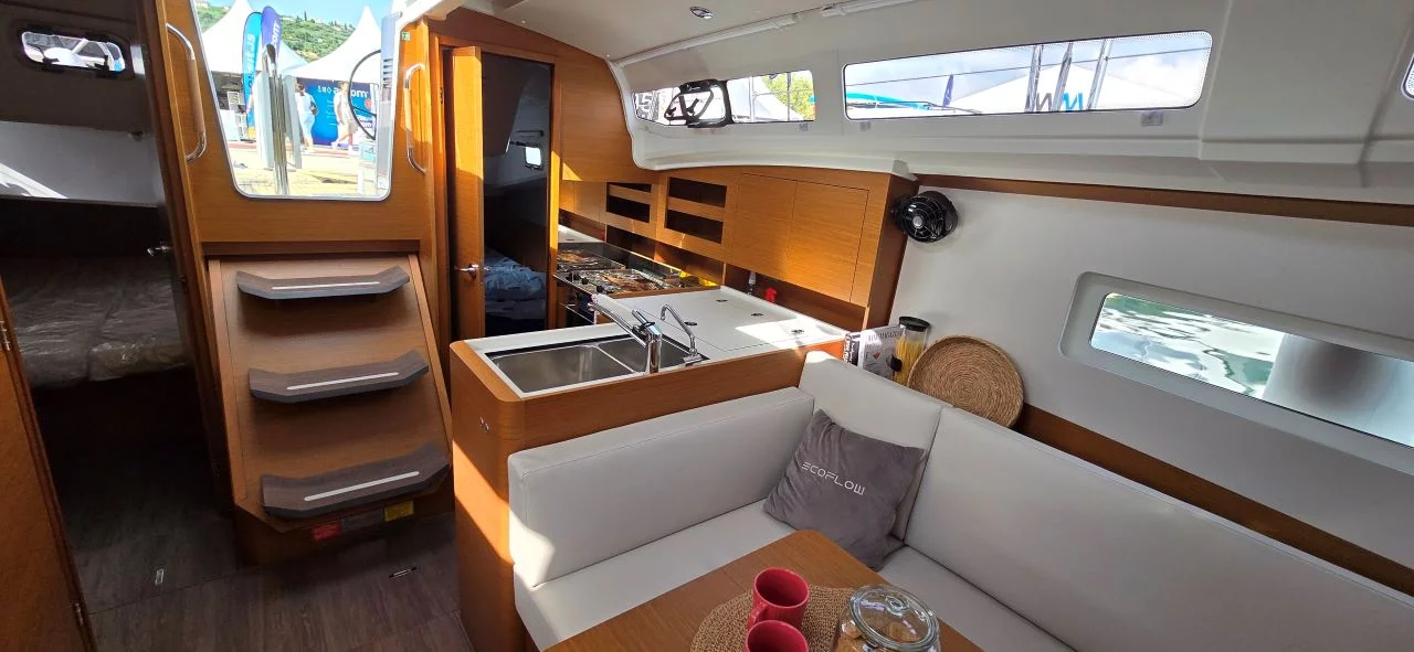 Sun Odyssey 380 (Princess Anja)  - 10