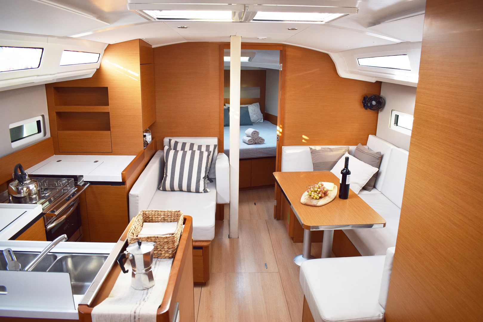 Photo #8 - Sun Odyssey 410 - 3 cab. (Irene) in Athen - 39807