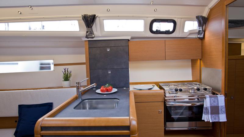 Photo #10 - Sun Odyssey 349 (SheShe) in Pula - 39823