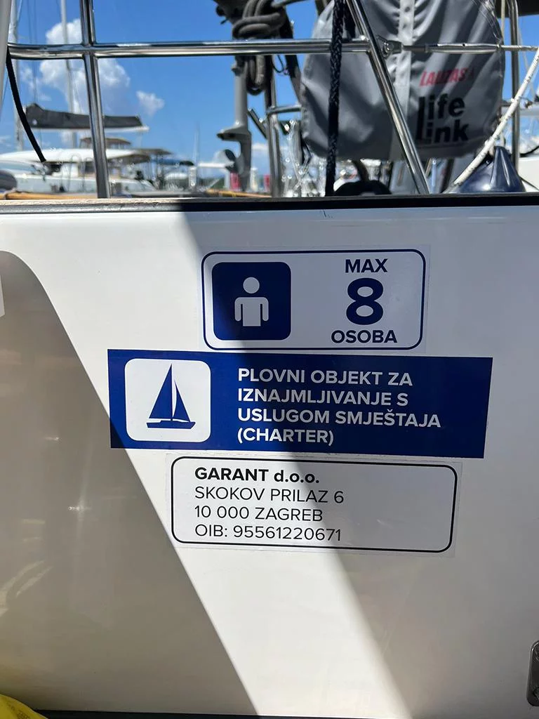 Bavaria C38 (Moya)  - 12