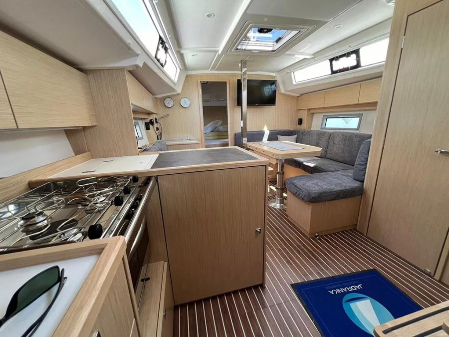 Bavaria C38 (Moya)  - 16