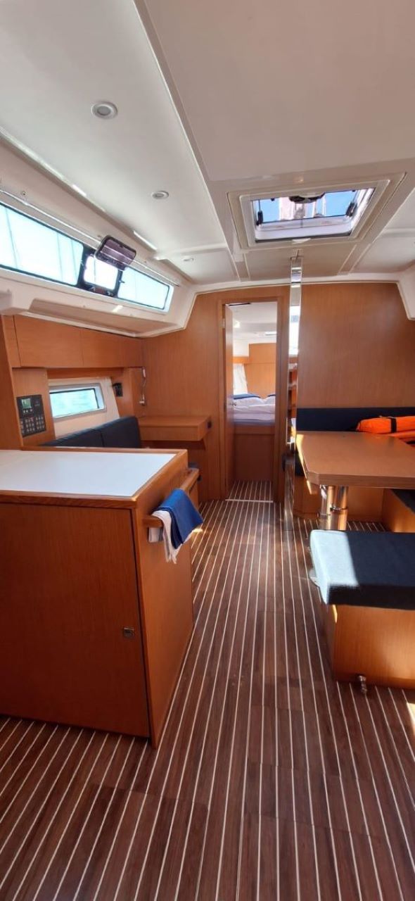 Photo #7 - Bavaria C38 (Papagena) en Trogir - 39868