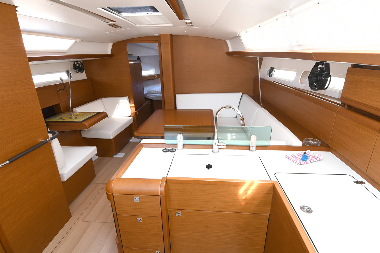 Photo #6 - Sun Odyssey 419 - 3 cab. (Kiss Kiss) in Dubrovnik - 39911
