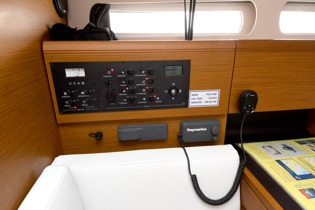 Photo #8 - Sun Odyssey 419 - 3 cab. (Kiss Kiss) in Dubrovnik - 39911