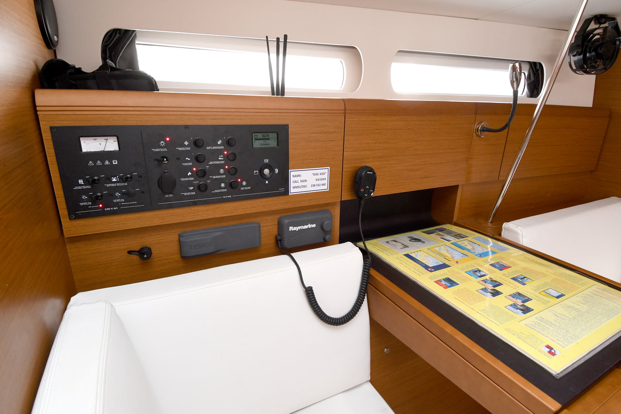 Photo #9 - Sun Odyssey 419 - 3 cab. (Kiss Kiss) in Dubrovnik - 39911