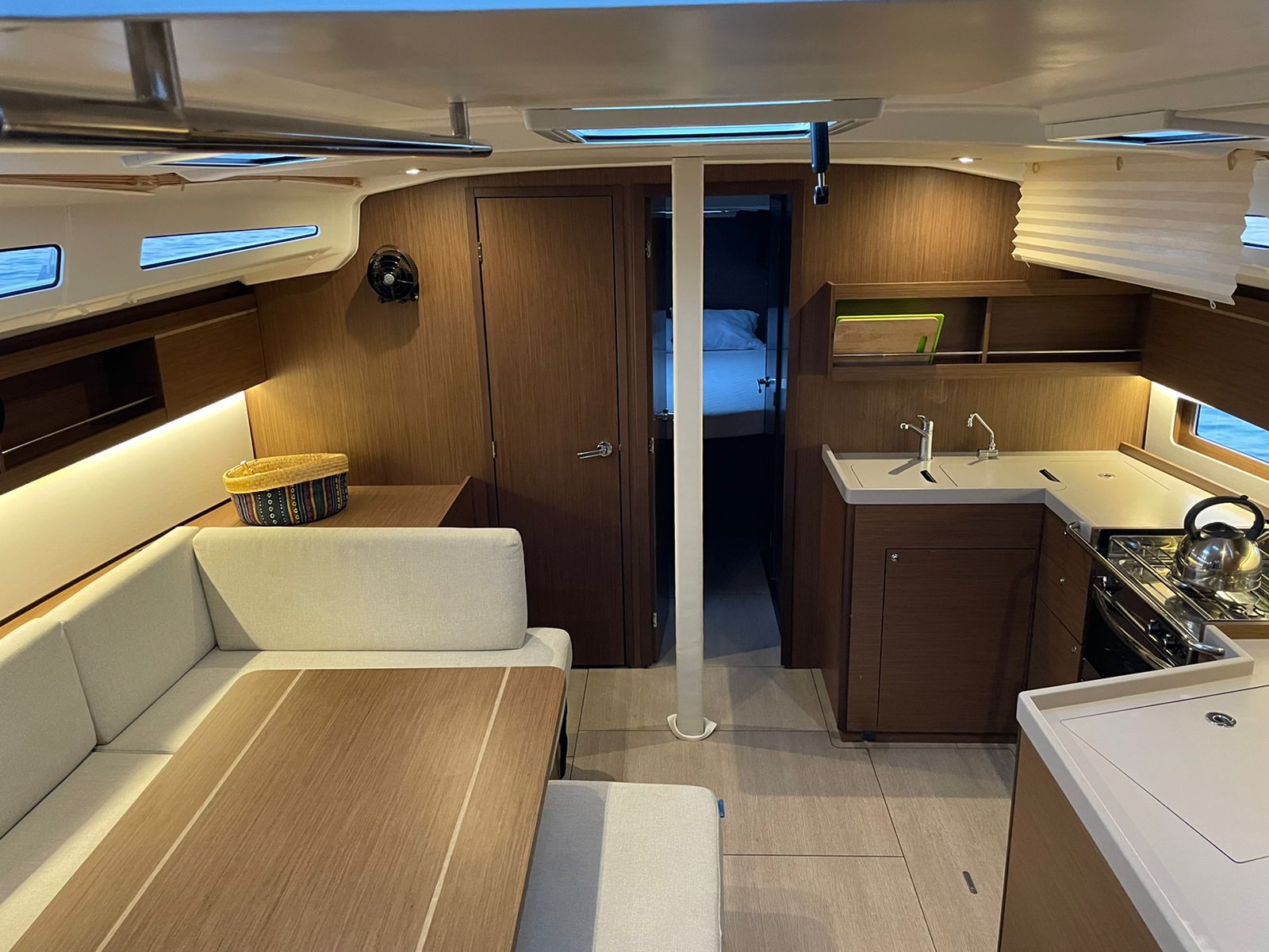 Photo #6 - Oceanis 40.1 (Aurora) en Lefkada - 39925