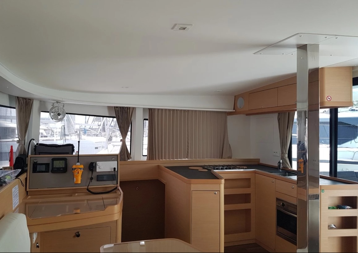 Photo #4 - Lagoon 42 - 4 + 2 cab. (Ocean Light) in Rodi - 39953