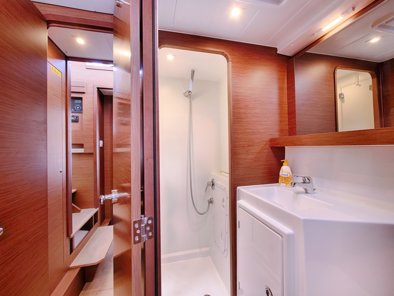 Photo #5 - Lagoon 42 - 4 + 2 cab. (Sea Voyager) in Split - 39964