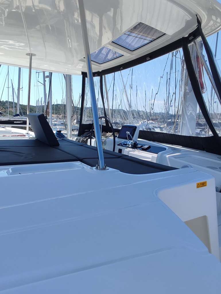 Photo #4 - Lagoon 46 - 4 + 2 cab. (Rocky) in Lavrion - 39966