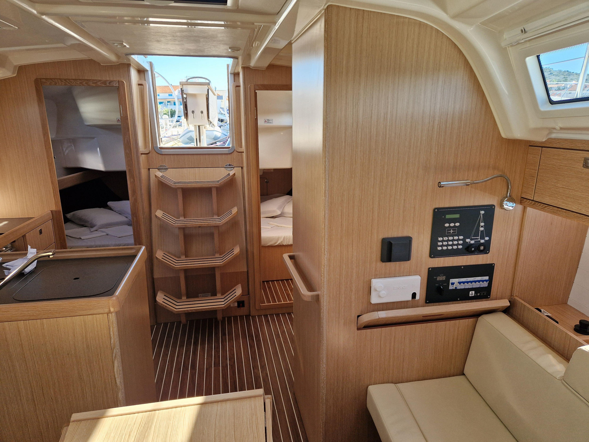 Photo #7 - Bavaria Cruiser 37 - 3 cab. (Sayra) in Murter - 39972