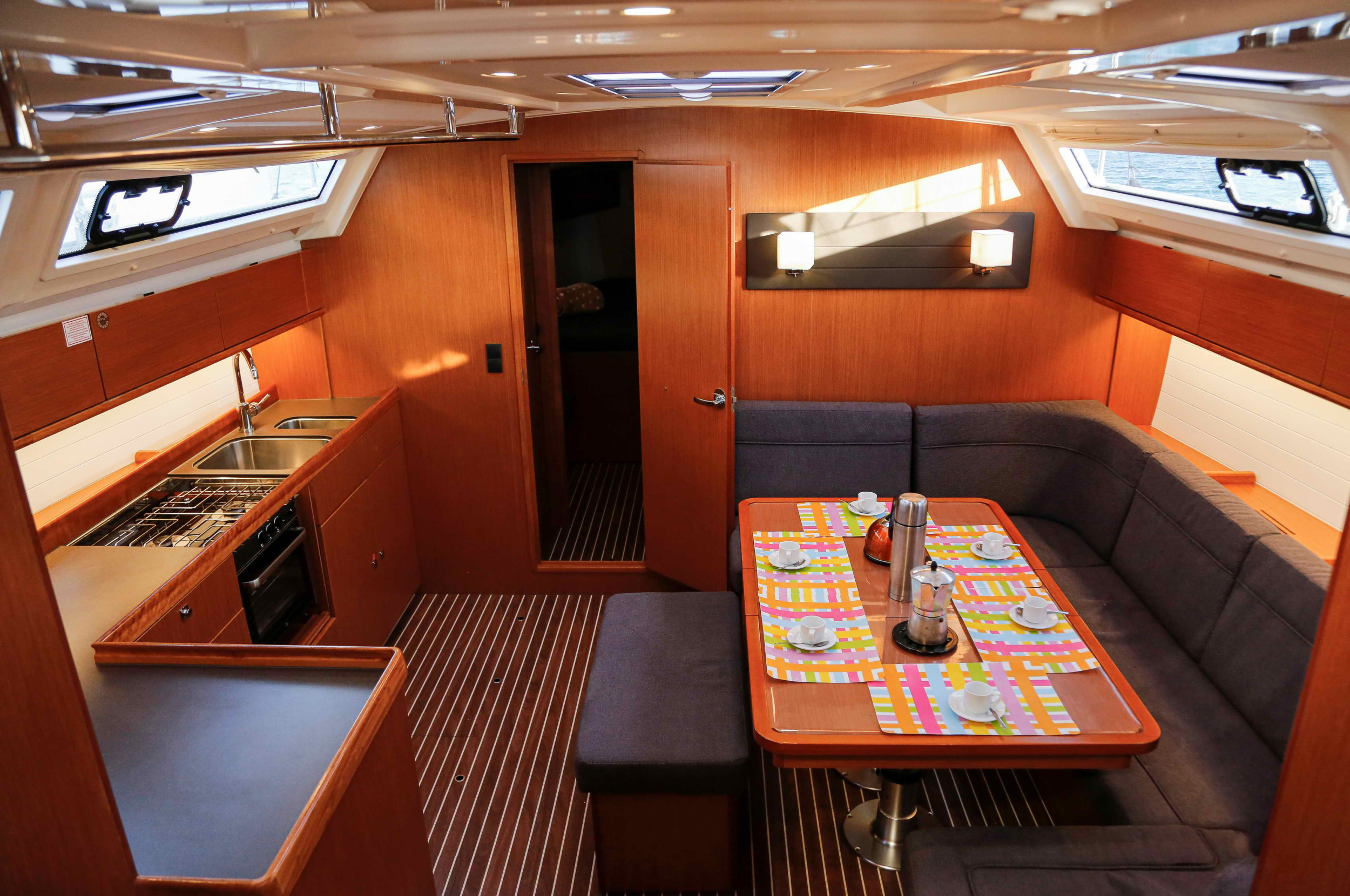 Photo #4 - Bavaria Cruiser 46 - 4 cab. (ECONOMY) en Portisco - 39999