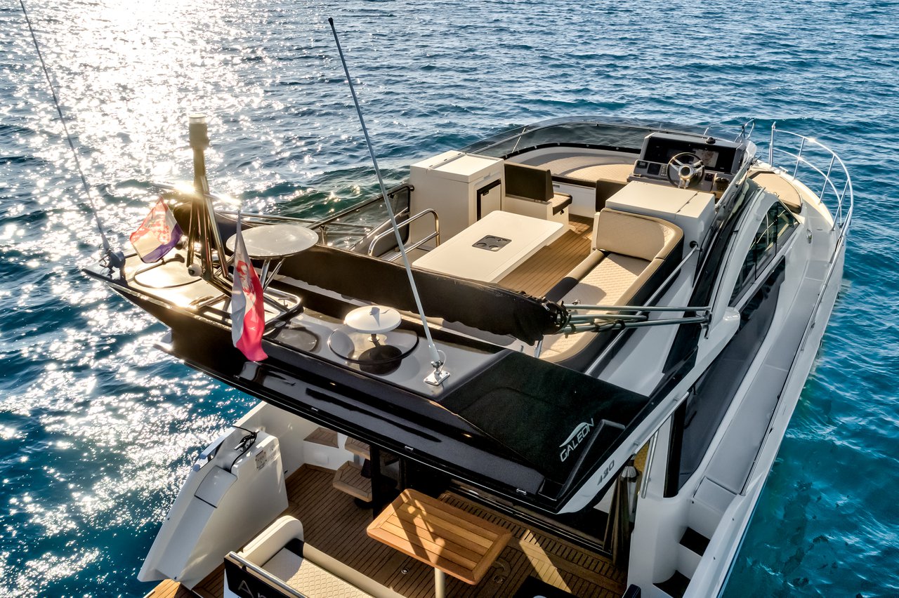 Photo #8 - Galeon 420 Fly (Amber Blue) in Sukosan - 40009