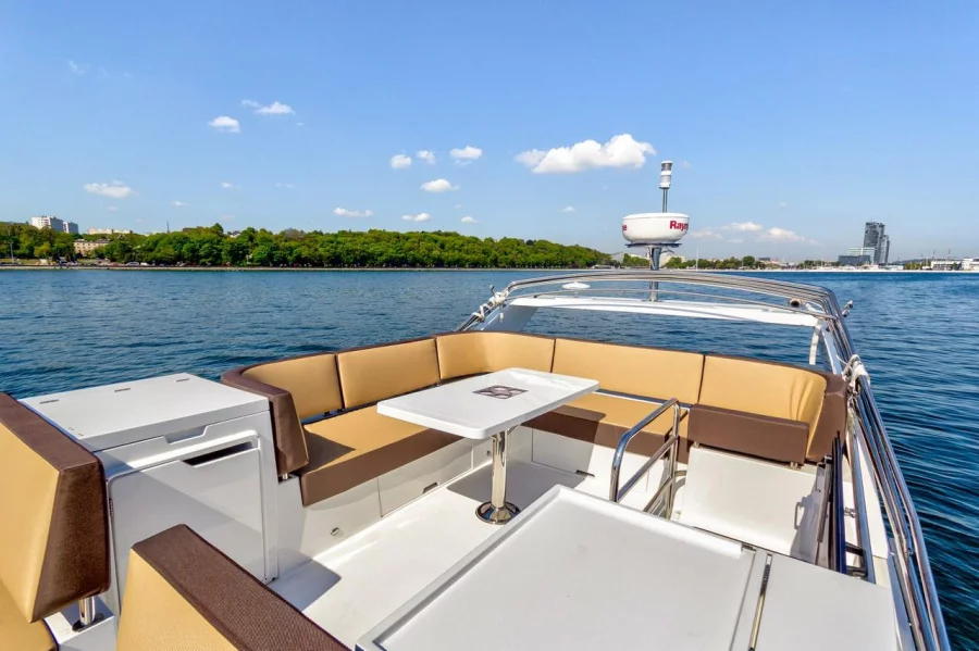 Galeon 420 Fly (Amber Blue)  - 8