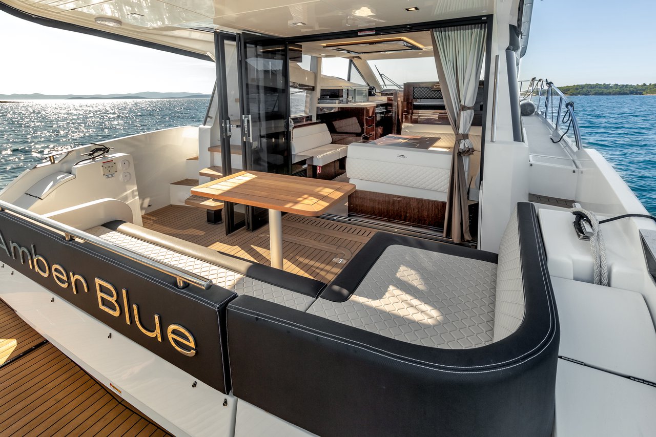 Photo #12 - Galeon 420 Fly (Amber Blue) in Sukosan - 40009