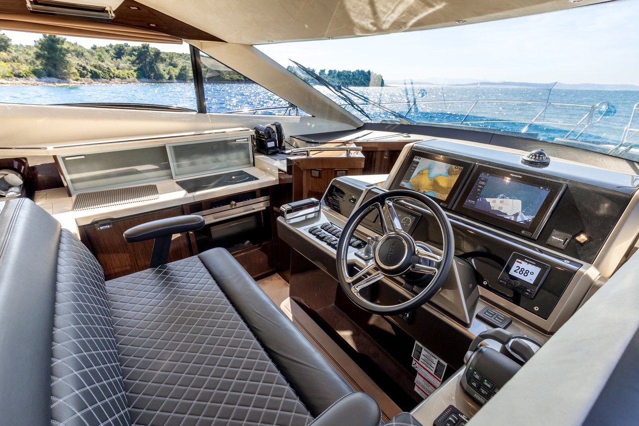 Photo #14 - Galeon 420 Fly (Amber Blue) in Sukosan - 40009