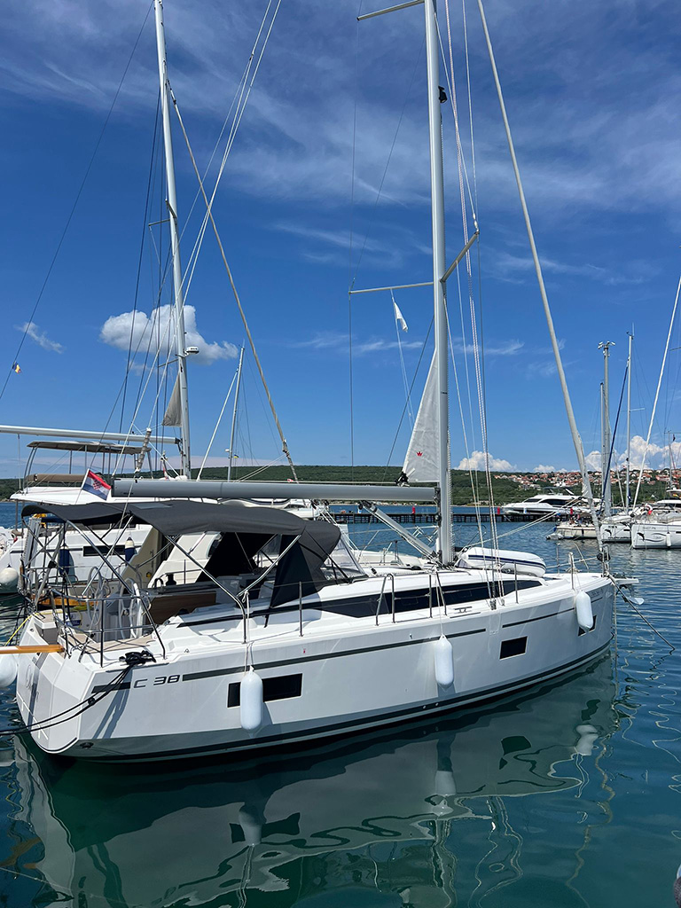 Photo #4 - Bavaria C38 (Ohana) in Krk - 40109