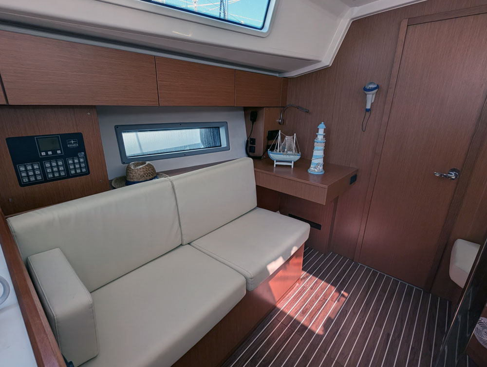 Photo #10 - Bavaria C42 (Blue Eyes) en El Arenal - 40215