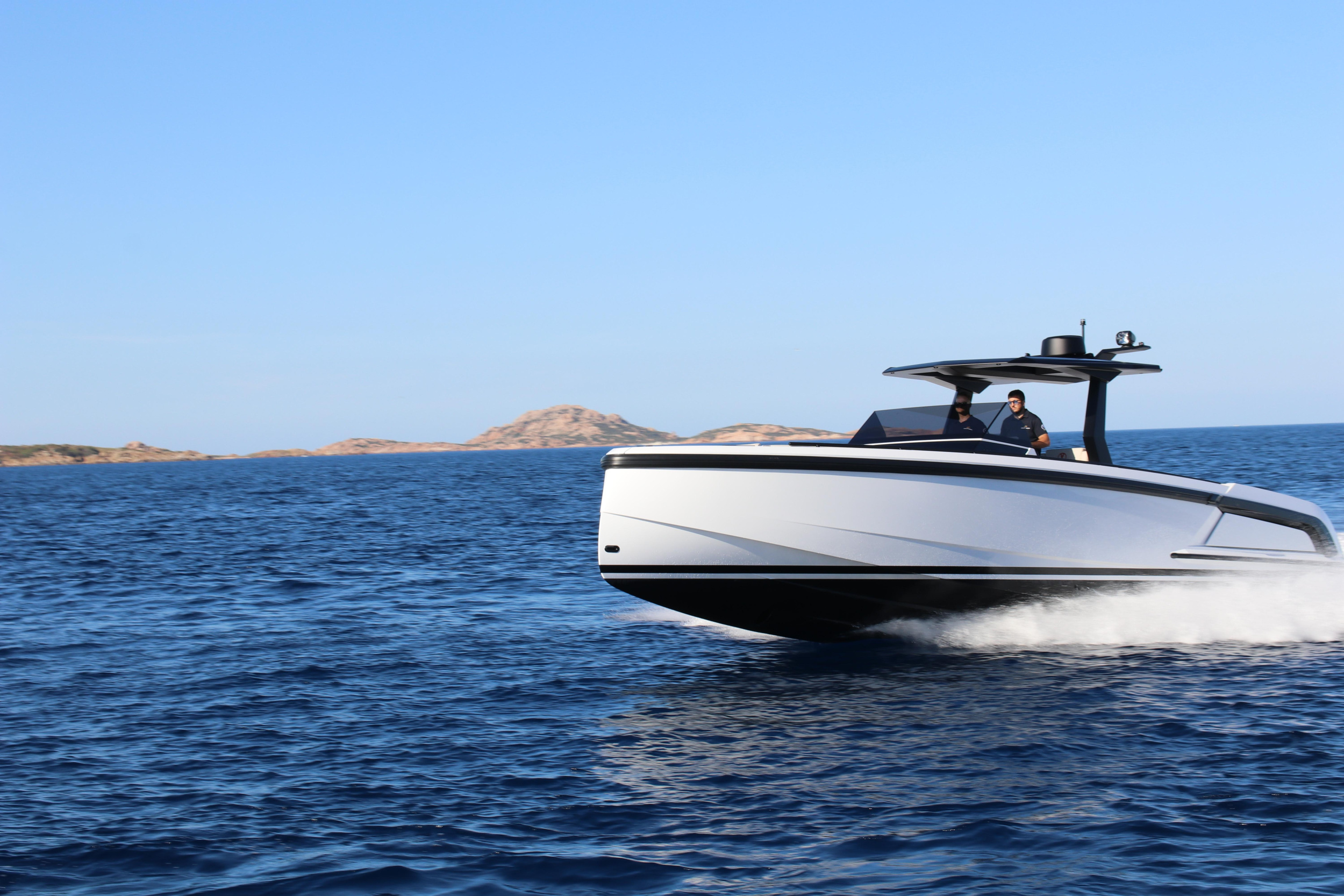 Photo #5 - Vanquish VQ40 (Goldfinger) en Golfo Aranci - 40400