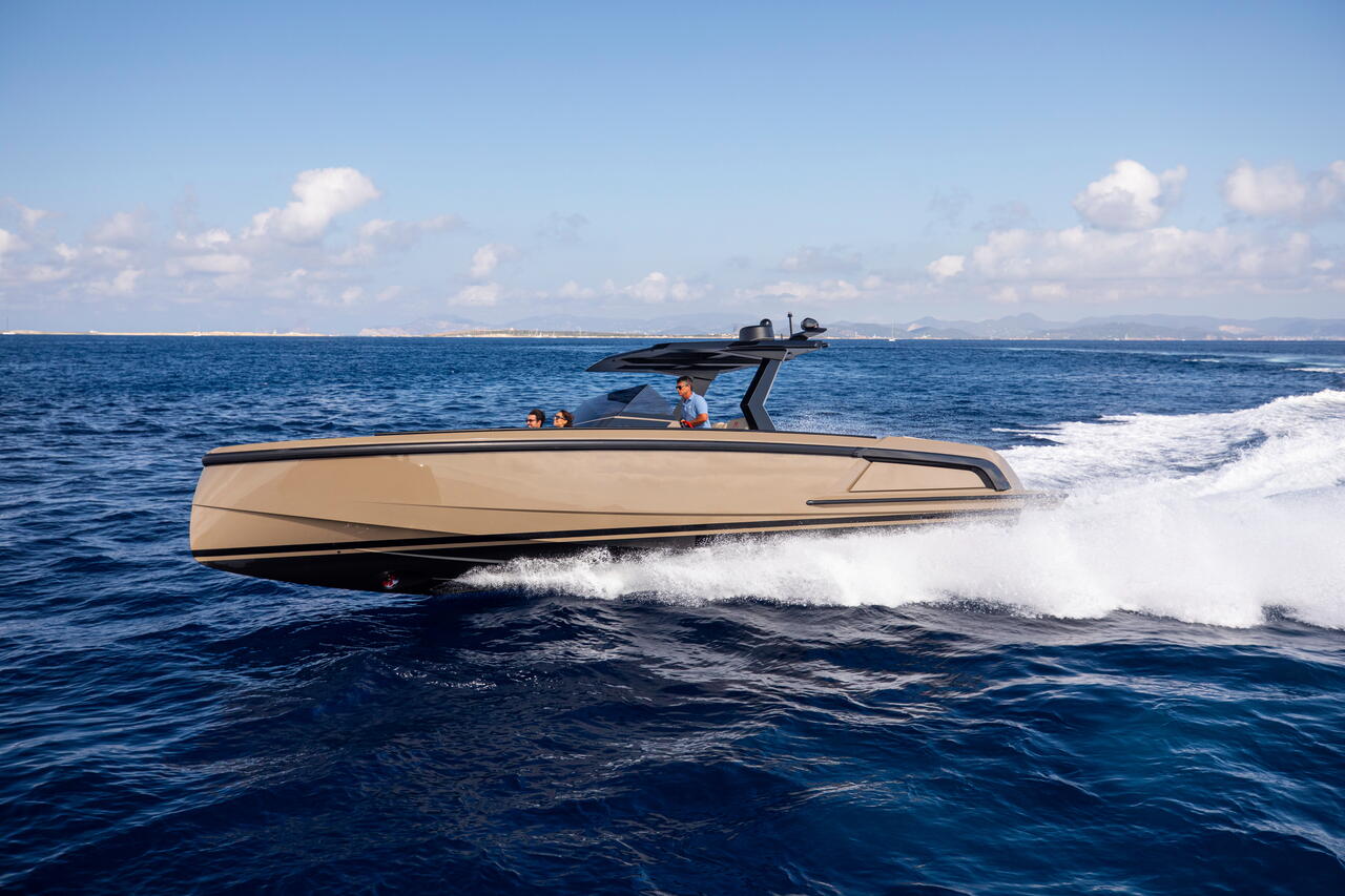 Photo #11 - Vanquish VQ40 (Goldfinger) en Golfo Aranci - 40400