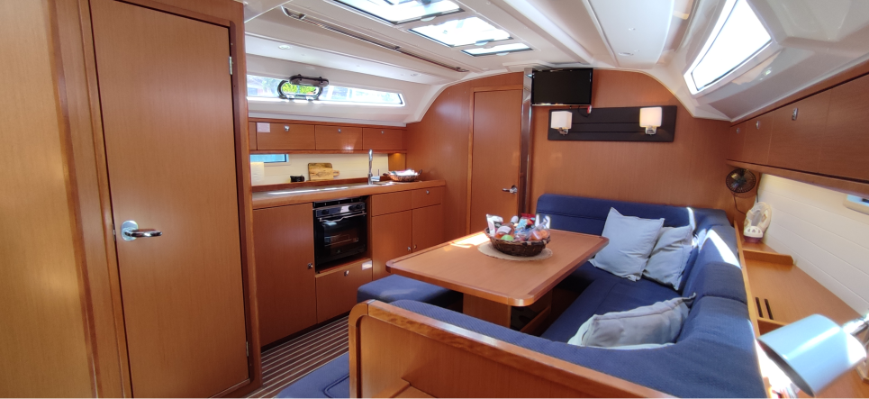 Photo #3 - Bavaria Cruiser 41 - 3 cab. (Sake) in Volos - 40435