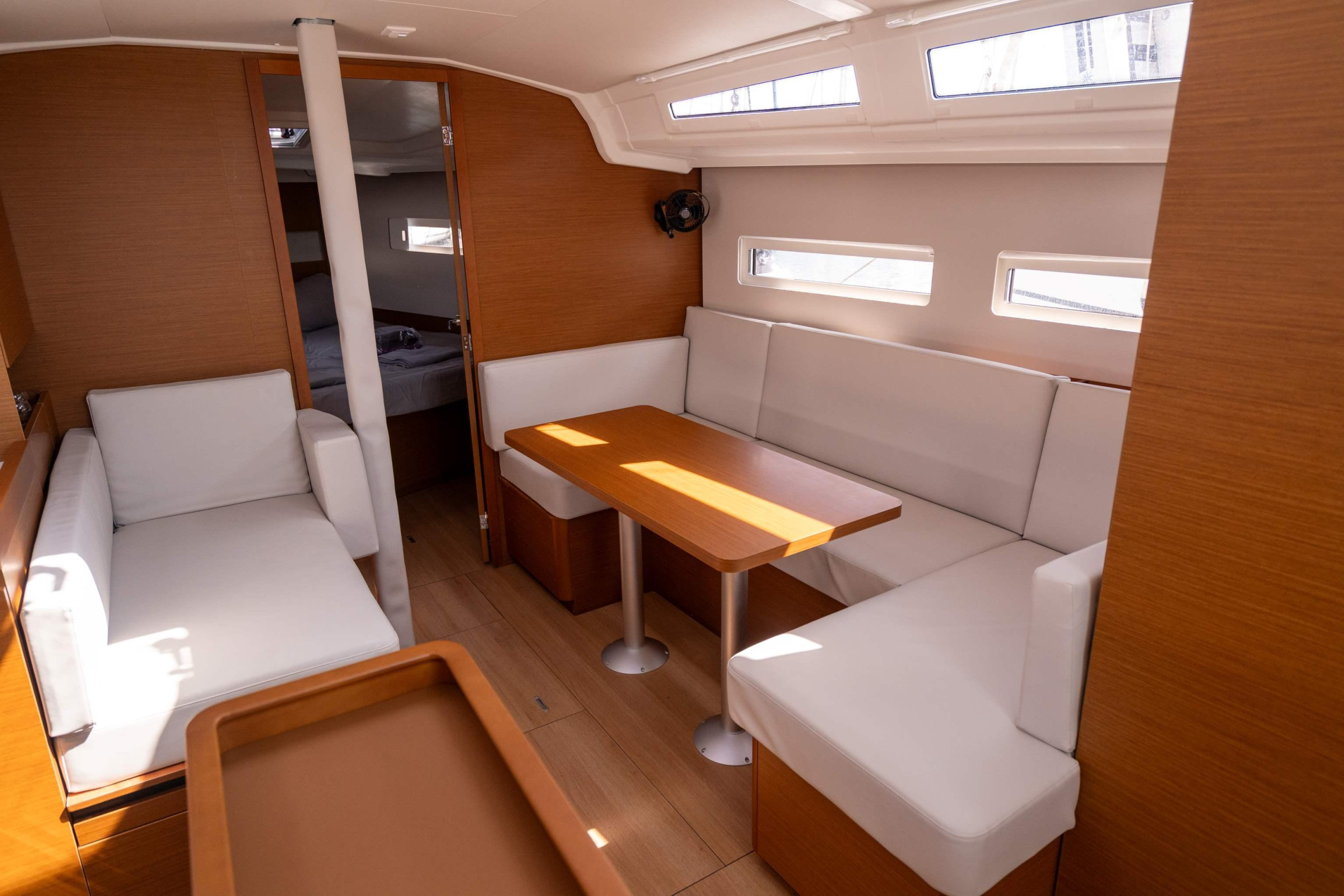 Photo #7 - Sun Odyssey 410 - 3 cab. (MOUSTIQUE II) in Port Pin Rolland - 40436