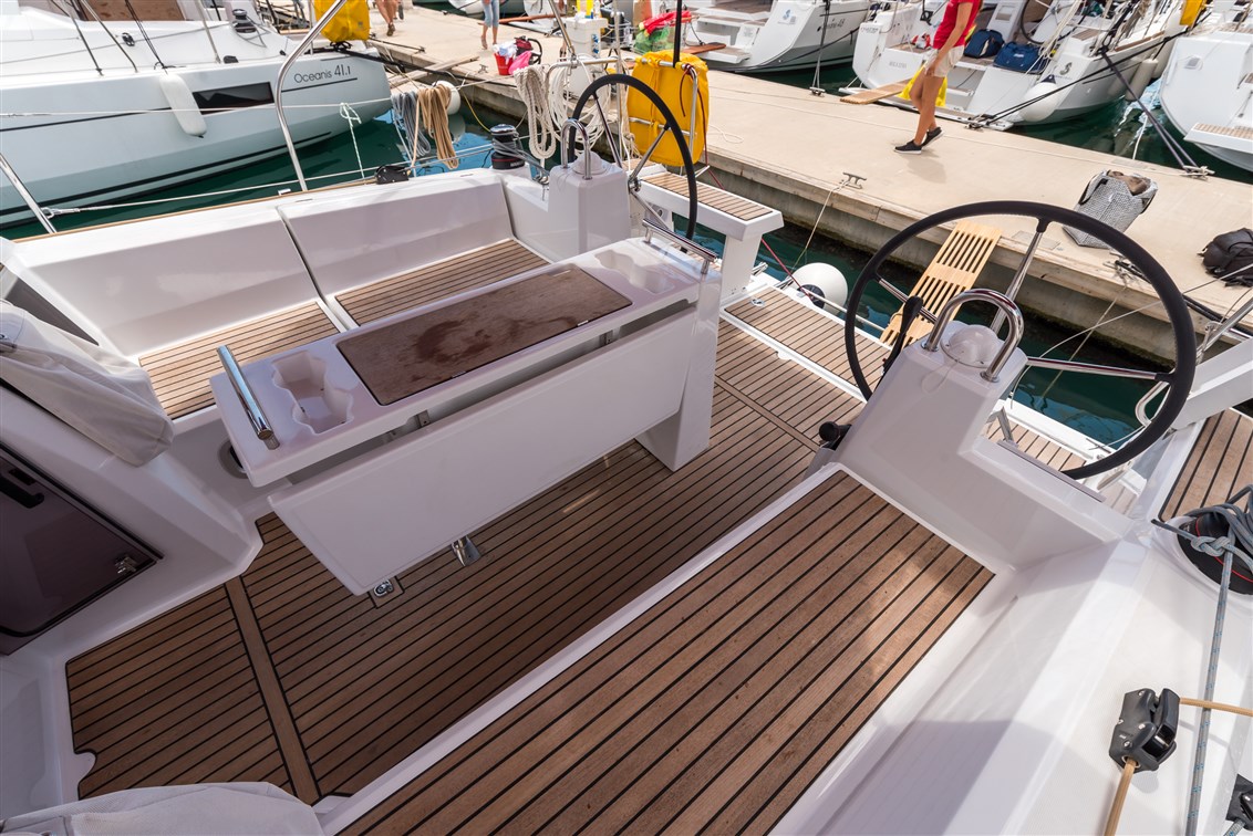 Photo #8 - Oceanis 35.1 (Bela) en Split - 40469