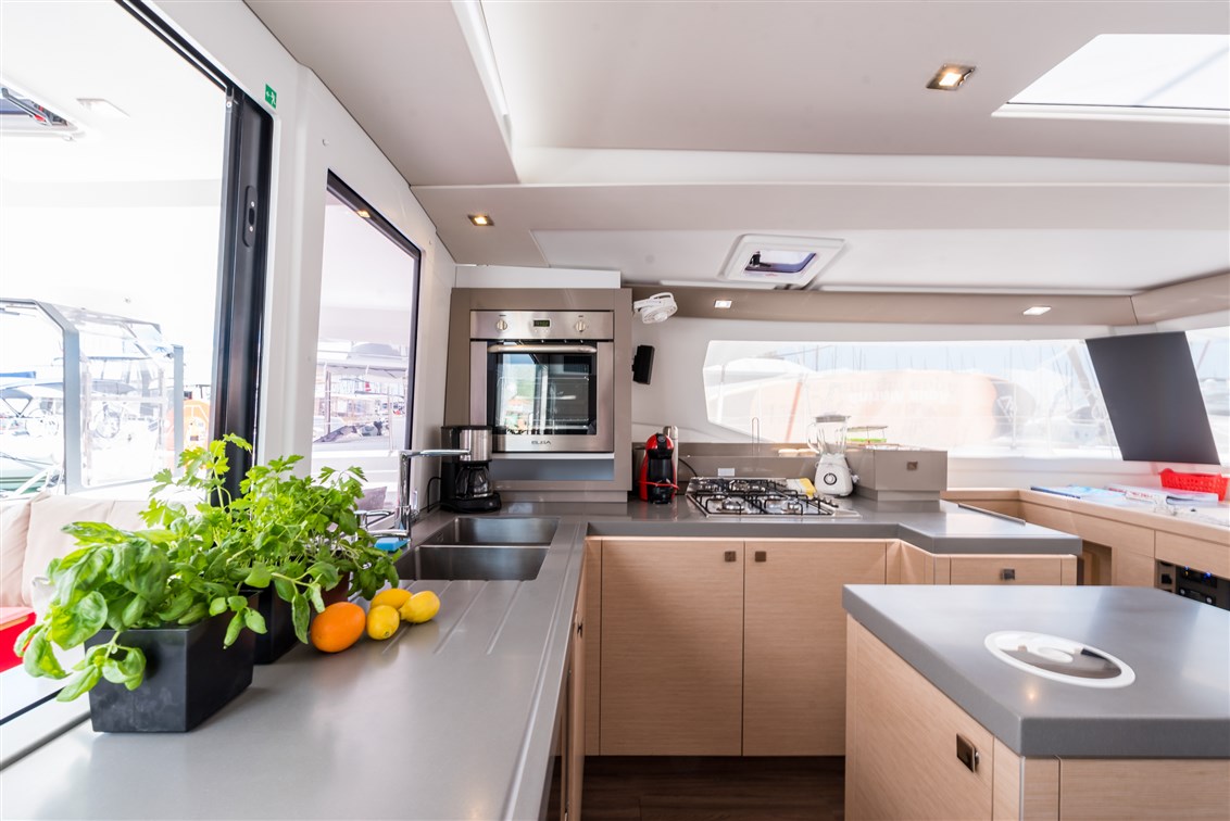 Photo #24 - Fountaine Pajot Saona 47 Quintet - 5 + 1 cab. (Sunny Wave) in Trogir - 40479