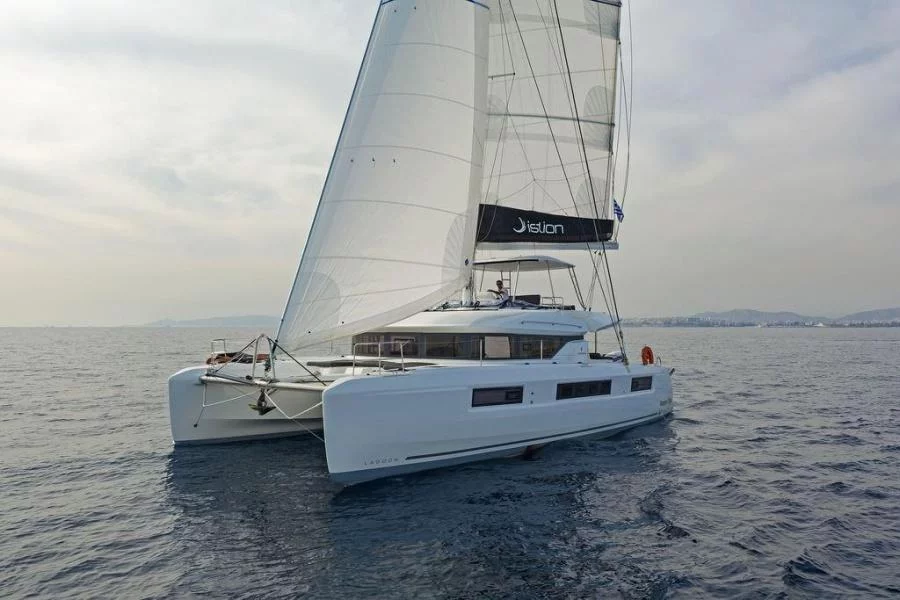 Lagoon 50 (Happy Feet (ONLY SKIPPERED))  - 3