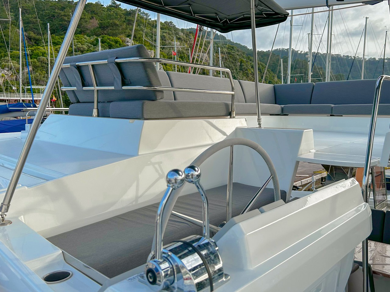 Photo #11 - Fountaine Pajot Tanna 47 - 5 + 1 cab. (Smart Way) en Marmaris - 40515