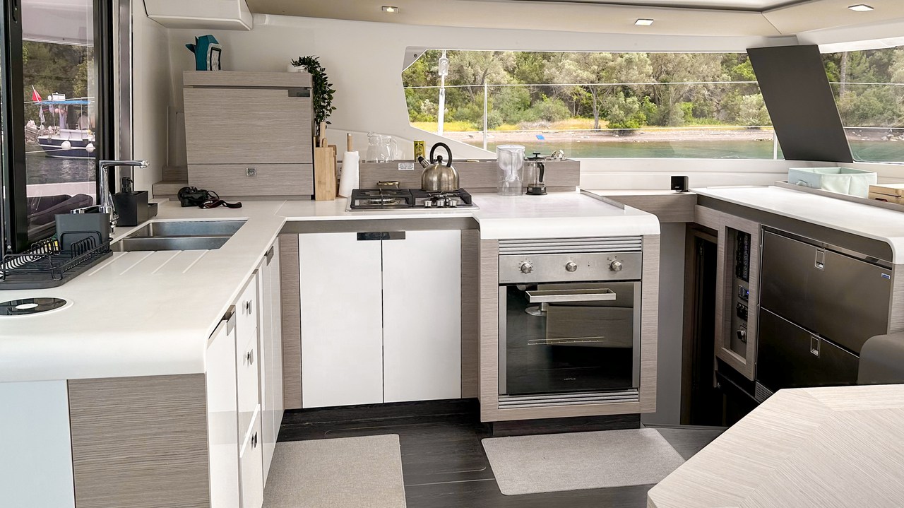 Photo #18 - Fountaine Pajot Tanna 47 - 5 + 1 cab. (Smart Way) en Marmaris - 40515