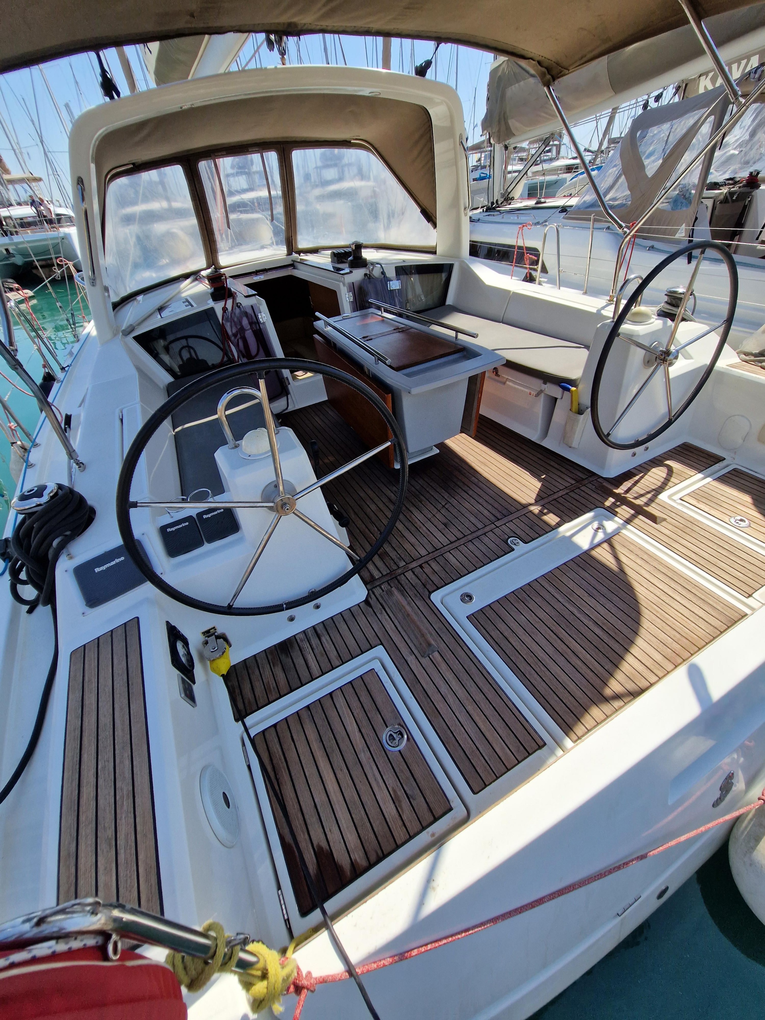 Photo #5 - Oceanis 41.1 (Kos 41.7) in Athen - 40520