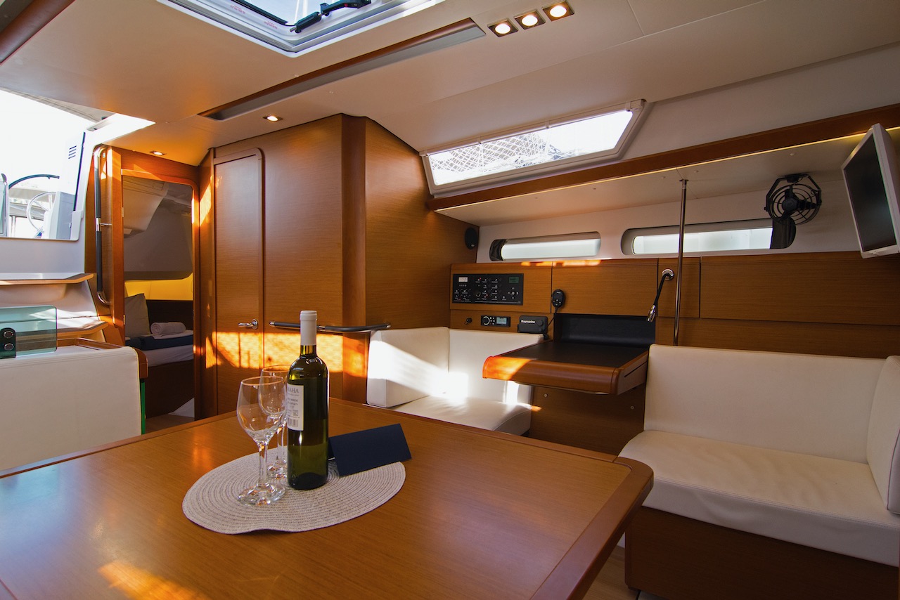 Photo #6 - Sun Odyssey 419 - 3 cab. (Dorado) in Split - 40584