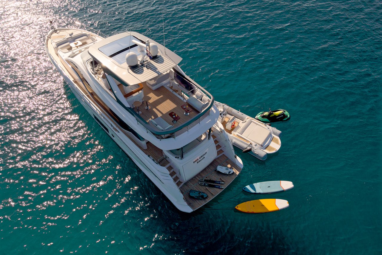 Photo #9 - Azimut 78 Fly - 4 + 1 cab. (OMR Group) en Podstrana - 40611