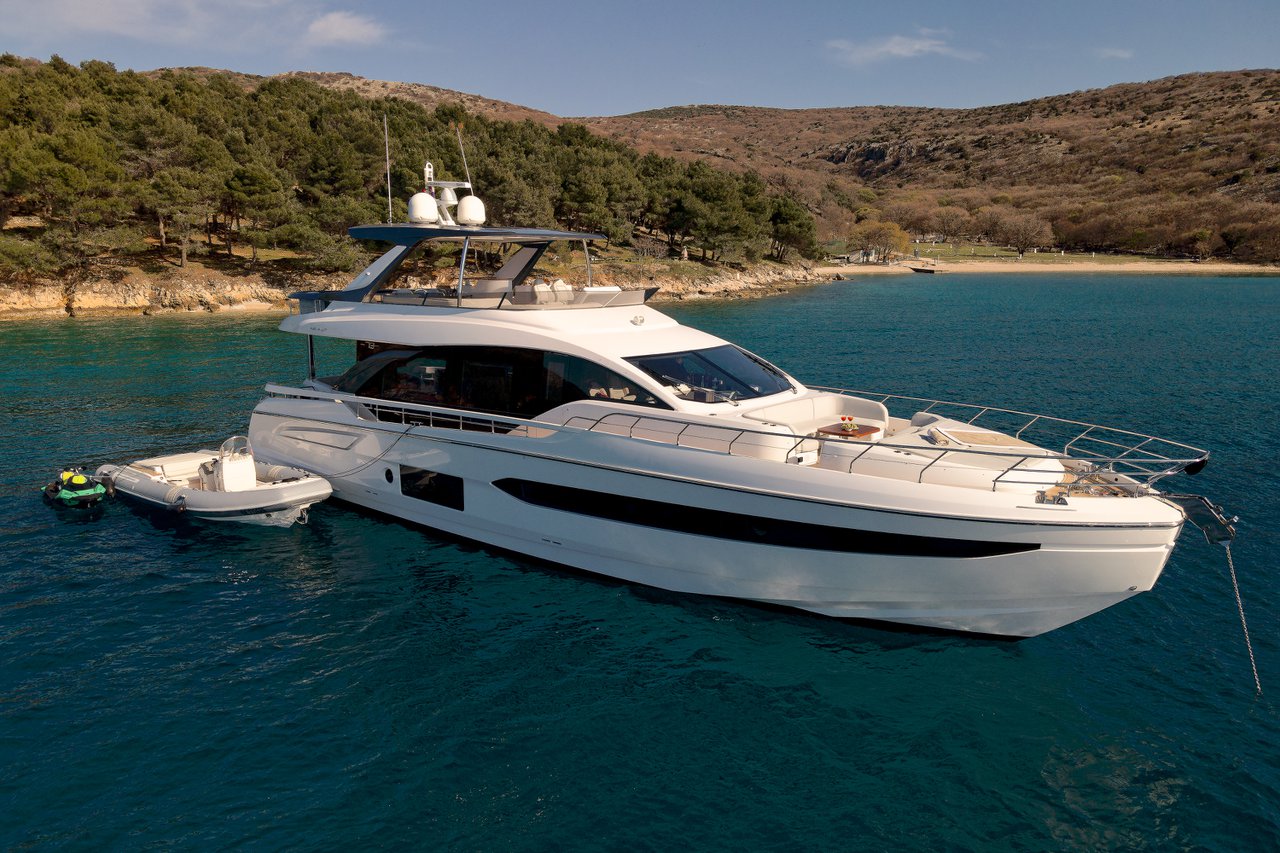 Photo #10 - Azimut 78 Fly - 4 + 1 cab. (OMR Group) en Podstrana - 40611